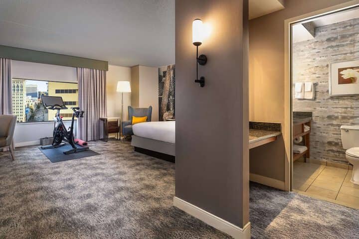 Room 32 of 82